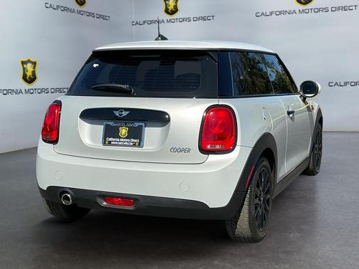 White Silver Metallic 2017 MINI Hardtop Cooper