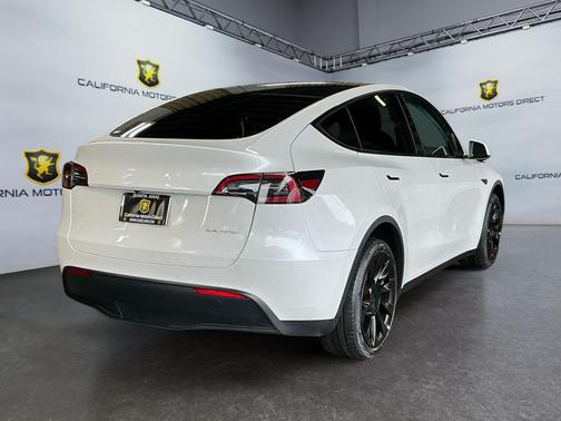 2022 Tesla Model Y Long Range Dual Motor All-Wheel Drive