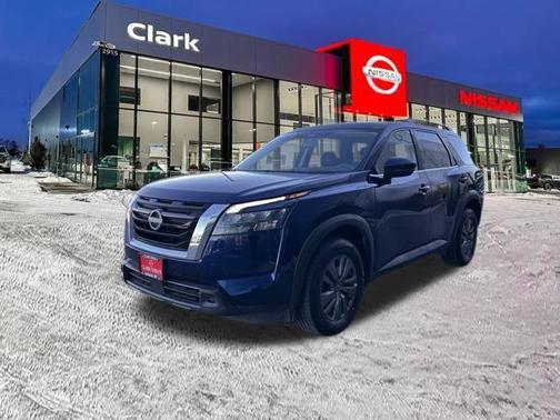 2024 Nissan Pathfinder SV