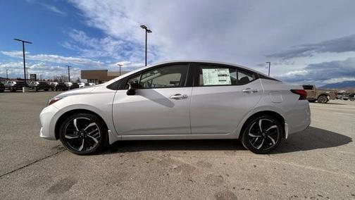 2025 Nissan Versa 1.6 SR