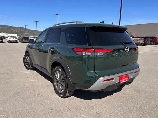 2025 Nissan Pathfinder SL