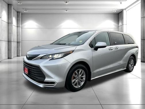 2021 Toyota Sienna XLE