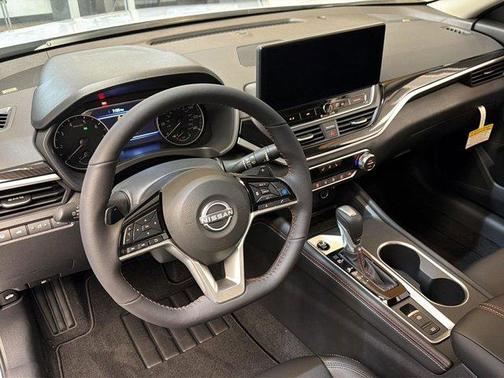 2t Gry Blk Roof 2026 Nissan Altima 2.5 SR