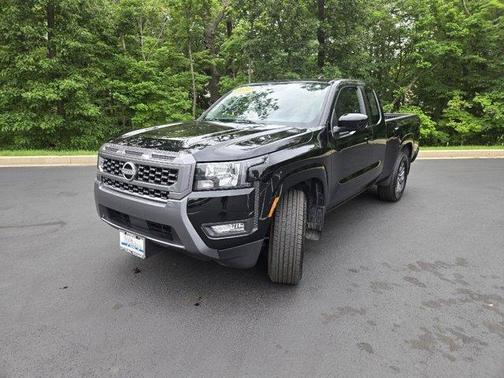 Super Black 2025 Nissan Frontier SV