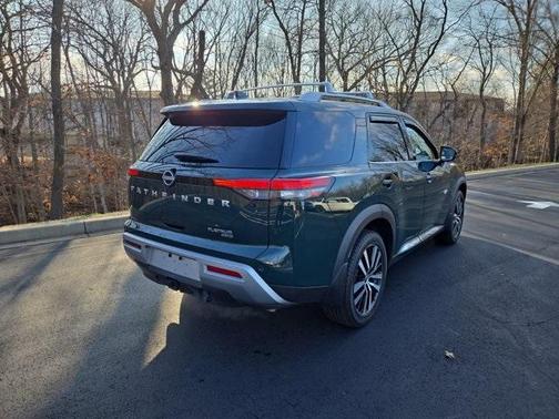 2023 Nissan Pathfinder Platinum