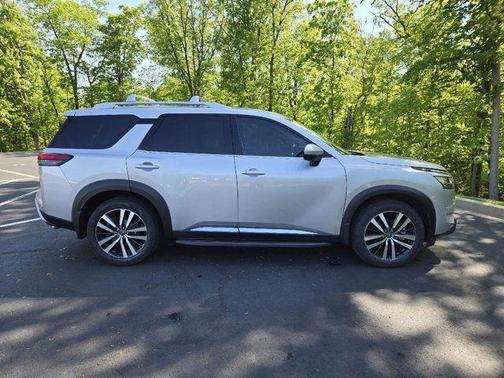 Brilliant Silver Metallic 2023 Nissan Pathfinder Platinum