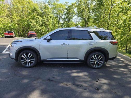 Brilliant Silver Metallic 2023 Nissan Pathfinder Platinum