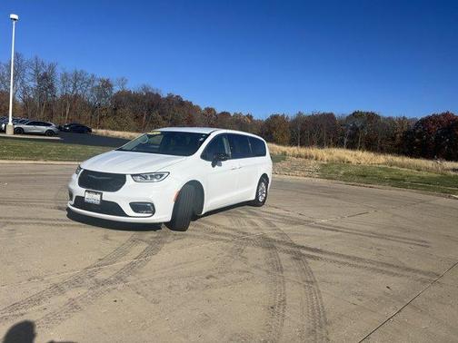 2024 Chrysler Pacifica Touring-L