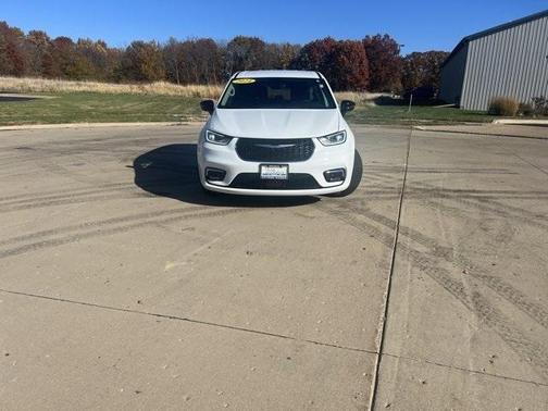 2024 Chrysler Pacifica Touring-L