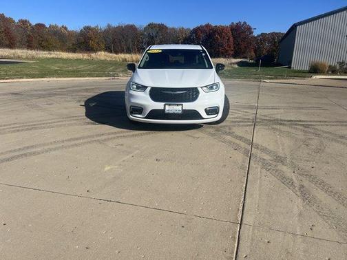 2024 Chrysler Pacifica Touring-L