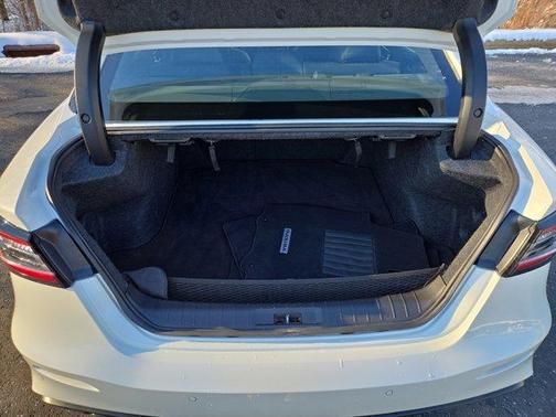 2021 Nissan Maxima SR