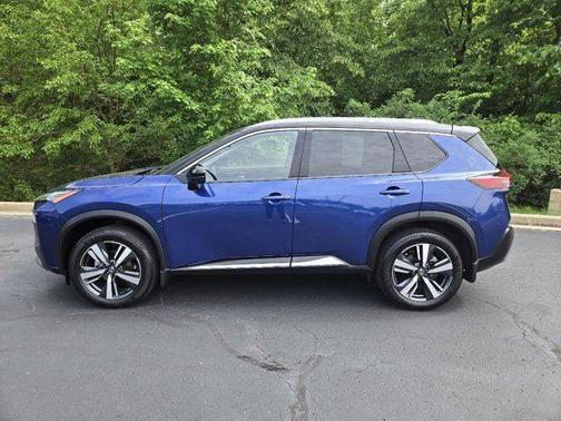 Blue / Black 2021 Nissan Rogue SL