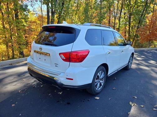 2020 Nissan Pathfinder SL