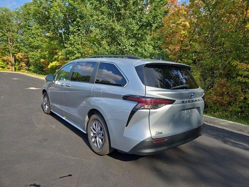 2024 Toyota Sienna XLE
