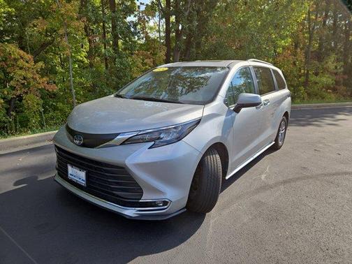 2024 Toyota Sienna XLE