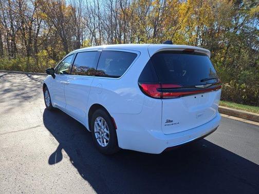 2024 Chrysler Pacifica Touring-L