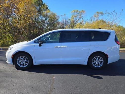 Bright White Clearcoat 2024 Chrysler Pacifica Touring-L