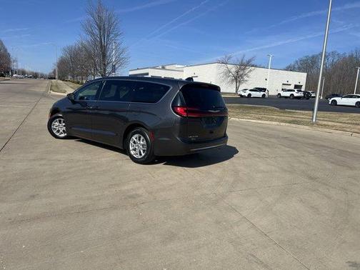 2023 Chrysler Pacifica Touring-L