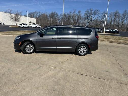2023 Chrysler Pacifica Touring-L