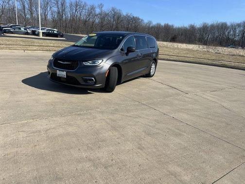 2023 Chrysler Pacifica Touring-L