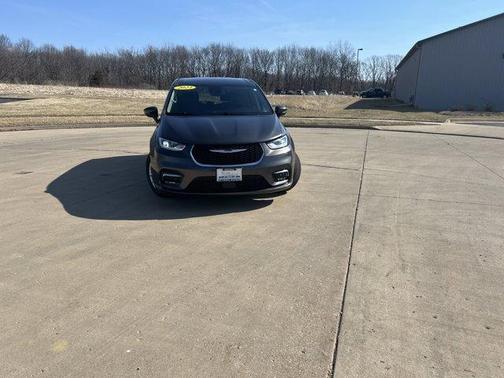 2023 Chrysler Pacifica Touring-L