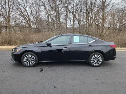 Super Black 2024 Nissan Altima 2.5 SV