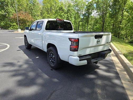 Glacier White 2024 Nissan Frontier SV