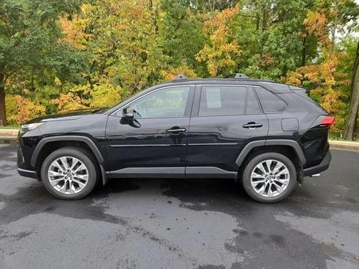 2022 Toyota RAV4 XLE Premium