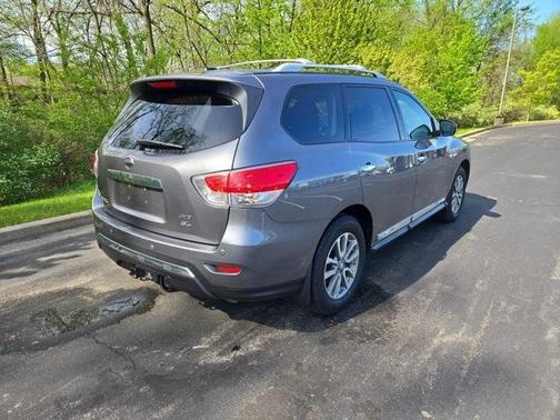 2016 Nissan Pathfinder SL