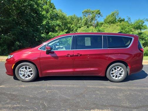 2023 Chrysler Pacifica Touring-L