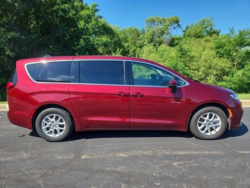 2023 Chrysler Pacifica Touring-L