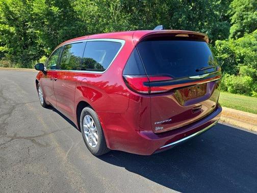 2023 Chrysler Pacifica Touring-L