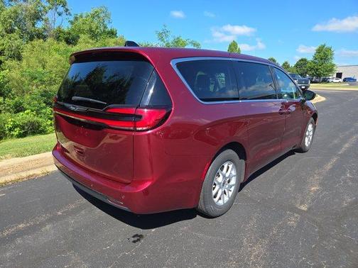 2023 Chrysler Pacifica Touring-L