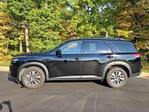 2025 Nissan Pathfinder SV