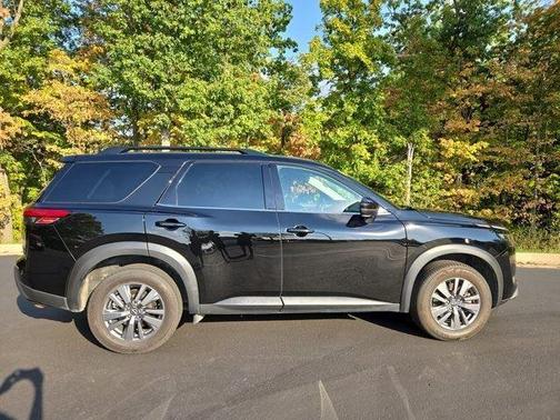Super Black 2025 Nissan Pathfinder SV