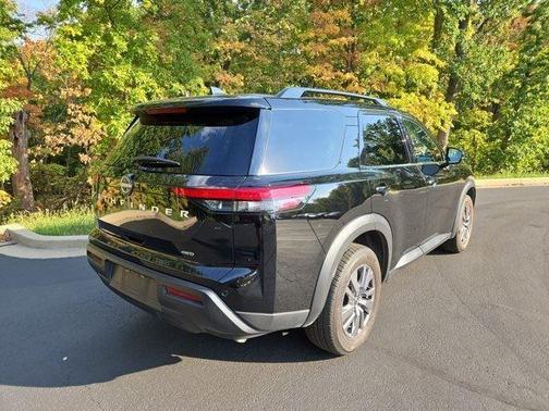 Super Black 2025 Nissan Pathfinder SV