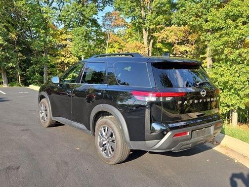 Super Black 2025 Nissan Pathfinder SV