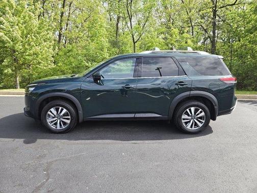 Obsidian Green Pearl 2025 Nissan Pathfinder SL