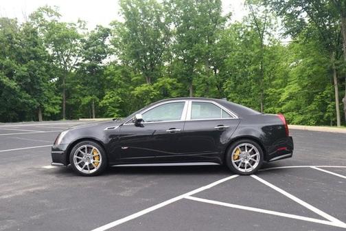 Photo 2 of 33 of 2013 Cadillac CTS-V Base