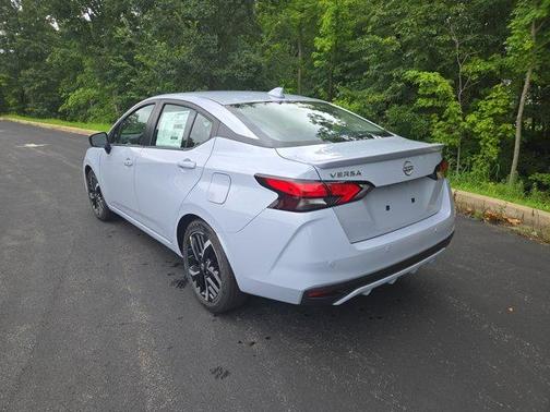 2025 Nissan Versa 1.6 SR