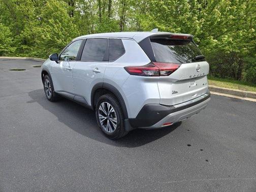 Brilliant Silver Metallic 2023 Nissan Rogue SV