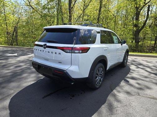 Everest White P 2026 Nissan Pathfinder SV