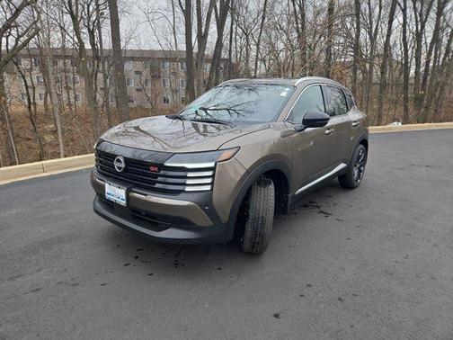 Canyon Bronze M 2026 Nissan Kicks SR