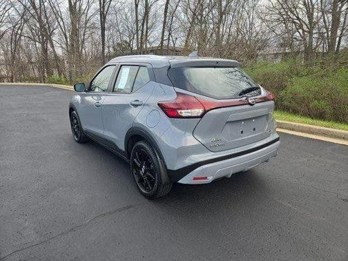 Boulder Gray Pearl 2023 Nissan Kicks SV