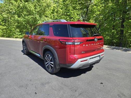 Scarlet Ember 2024 Nissan Pathfinder Platinum