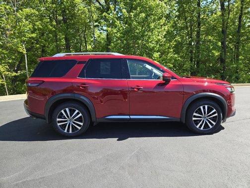 Scarlet Ember 2024 Nissan Pathfinder Platinum