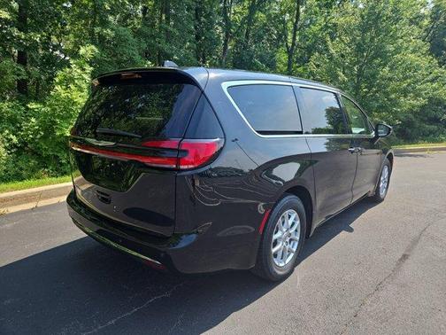 2023 Chrysler Pacifica Touring-L