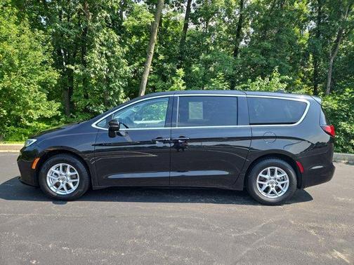 2023 Chrysler Pacifica Touring-L