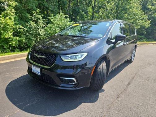 2023 Chrysler Pacifica Touring-L