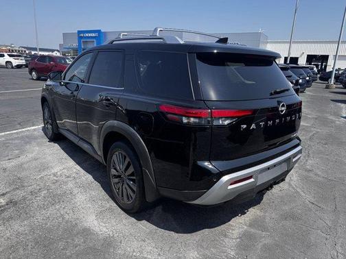 2023 Nissan Pathfinder SL